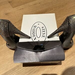 Satin steve madden size 7 shoe with matching bag